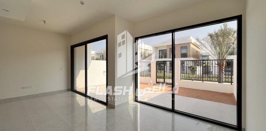 خانه شهری در Mina Al Arab، Ras Al Khaimah ، امارات متحده عربی 3 خوابه ، 237.6 متر مربع. شماره 611746