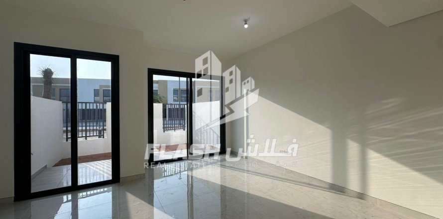 Shtëpi në qytet në Mina Al Arab, Ras Al Khaimah, Emiratet e Bashkuara Arabe 2 dhoma gjumi, 182.6 m2. № 611744