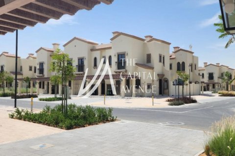 Townhouse in Khalifa City, Abu Dhabi, UAE 3 bedrooms, 172 sq.m. № 605081 - photo 1