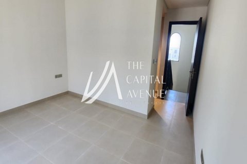 Townhouse in Khalifa City, Abu Dhabi, UAE 3 bedrooms, 172 sq.m. № 605081 - photo 5