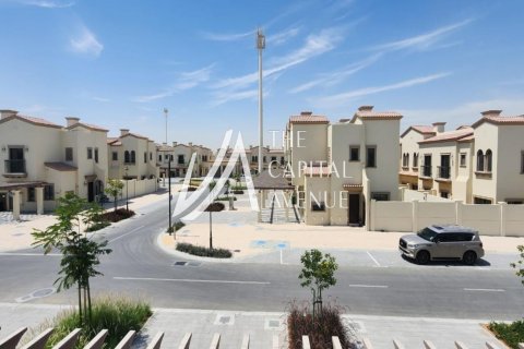 Townhouse in Khalifa City, Abu Dhabi, UAE 3 bedrooms, 172 sq.m. № 605080 - photo 1