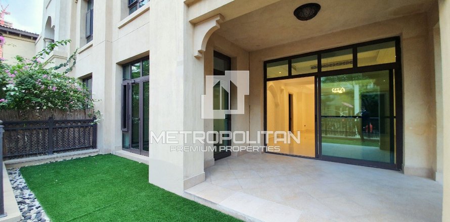 Apartament në Downtown Dubai (Downtown Burj Dubai), Emiratet e Bashkuara Arabe 2 dhoma gjumi, 178 m2. № 591942