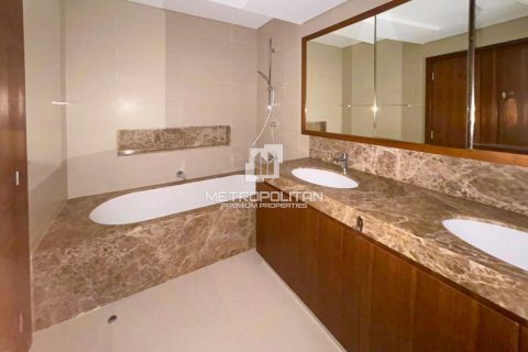 Apartment in The Hills, Dubai, UAE 3 bedrooms, 185 sq.m. № 591941 - photo 14