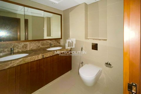 Apartment in The Hills, Dubai, UAE 3 bedrooms, 185 sq.m. № 591941 - photo 5