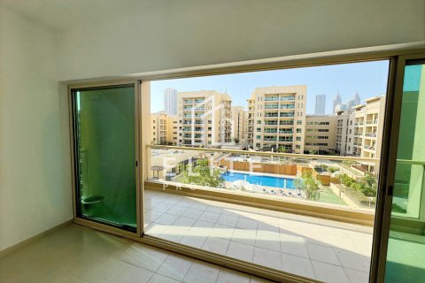 Apartment in Greens, Dubai, UAE 2 bedrooms, 121 sq.m. № 628946 - photo 1