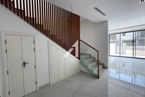 Dubai, संयुक्त अरब अमीरात में विला, 4 बेडरूम, 218.1 वर्ग मीटर, संख्या 623852 - फ़ोटो 4