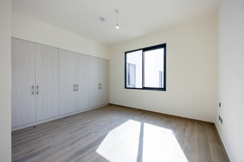 Commercial property on the Yas Island, Abu Dhabi, UAE 5 bedrooms, 384 sq.m. № 594914 - photo 9