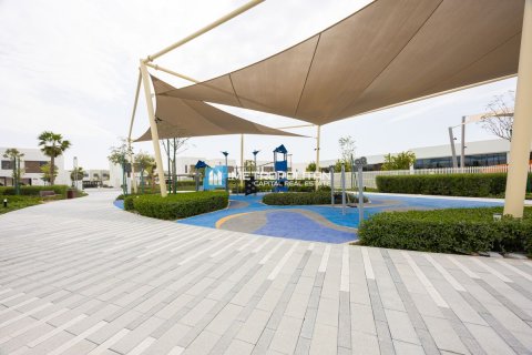 Commercial property on the Yas Island, Abu Dhabi, UAE 5 bedrooms, 384 sq.m. № 594914 - photo 17