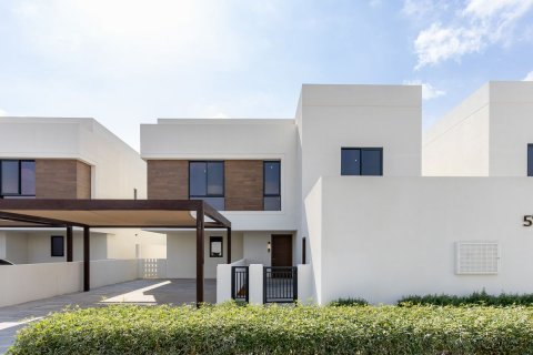 Commercial property on the Yas Island, Abu Dhabi, UAE 5 bedrooms, 384 sq.m. № 594914 - photo 1