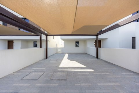 Commercial property on the Yas Island, Abu Dhabi, UAE 5 bedrooms, 384 sq.m. № 594914 - photo 4