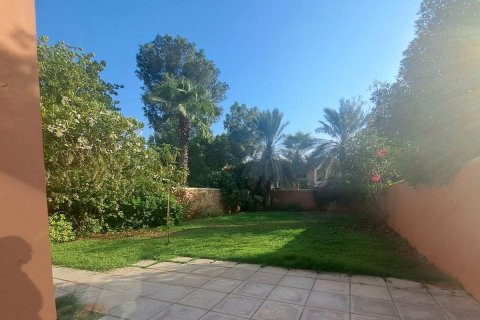 Commercial property in Abu Dhabi Gate City, UAE 5 bedrooms, 451 sq.m. № 594913 - photo 3