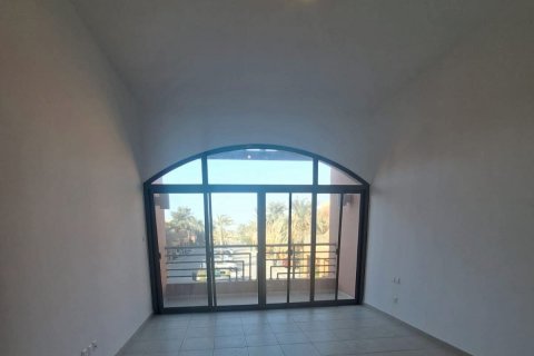 Commercial property in Abu Dhabi Gate City, UAE 5 bedrooms, 451 sq.m. № 594913 - photo 14