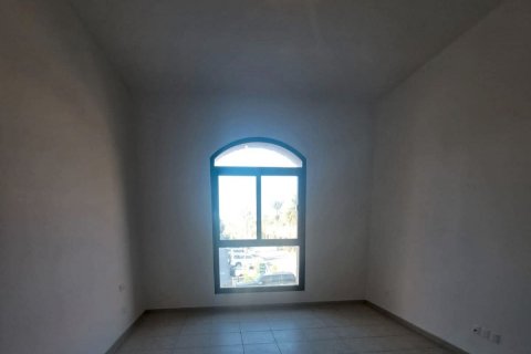 Commercial property in Abu Dhabi Gate City, UAE 5 bedrooms, 451 sq.m. № 594913 - photo 16