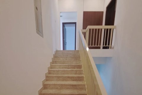 Commercial property in Abu Dhabi Gate City, UAE 5 bedrooms, 451 sq.m. № 594913 - photo 20