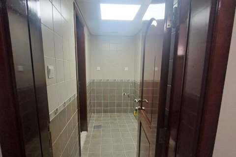 Commercial property in Abu Dhabi Gate City, UAE 5 bedrooms, 451 sq.m. № 594913 - photo 18