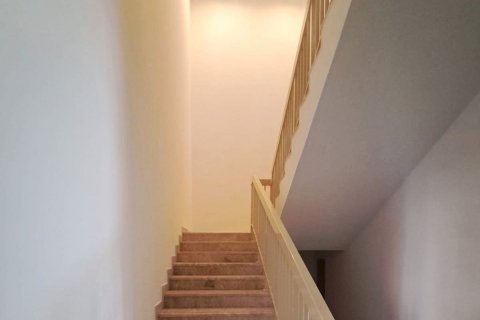 Commercial property in Abu Dhabi Gate City, UAE 5 bedrooms, 451 sq.m. № 594913 - photo 21