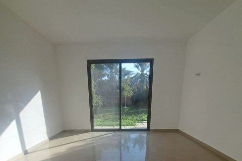 Commercial property in Abu Dhabi Gate City, UAE 5 bedrooms, 451 sq.m. № 594913 - photo 9