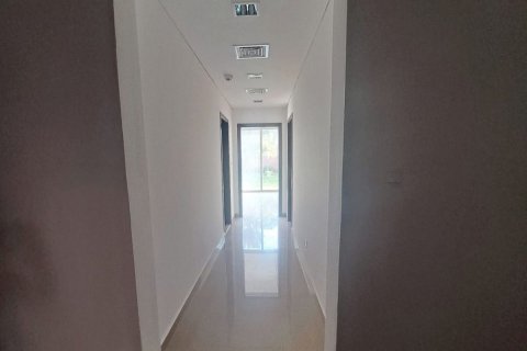 Commercial property in Abu Dhabi Gate City, UAE 5 bedrooms, 451 sq.m. № 594913 - photo 10