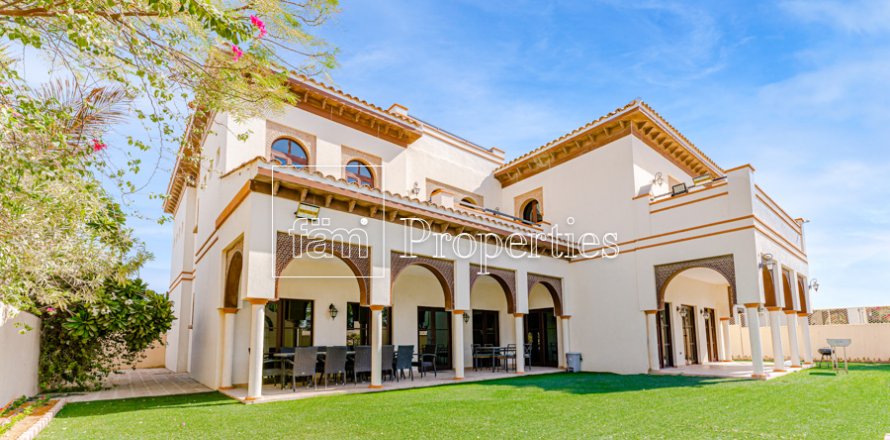 Villa in Dubai Land, UAE 5 bedrooms, 622.4 sq.m. № 5048