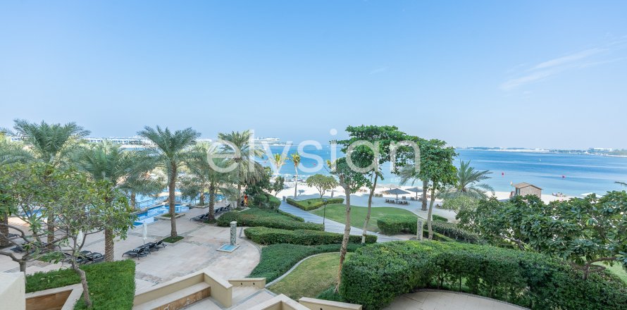 Apartment in Palm Jumeirah, Dubai, UAE 2 bedrooms, 144 sq.m. № 586061