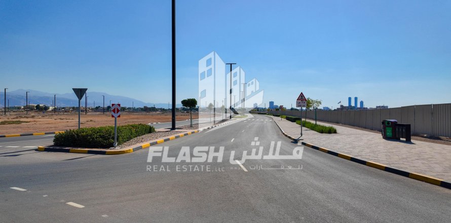 Terreno a Al Mairid, Ras Al Khaimah, EAU 929 mq. № 611635