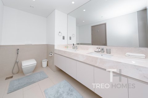 Apartment in Burj Khalifa, Dubai, UAE 2 bedrooms, 123 sq.m. № 586427 - photo 12