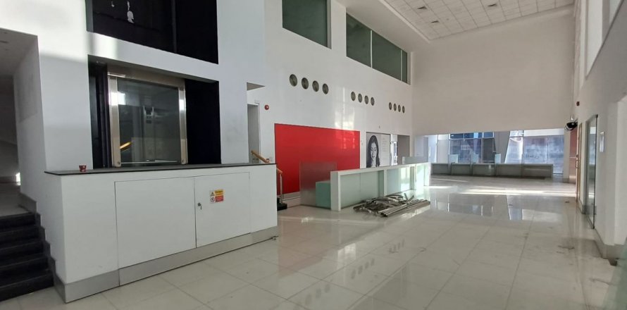 Pronë komerciale në Corniche Road, Abu Dhabi, Emiratet e Bashkuara Arabe 1750 m2. № 594621