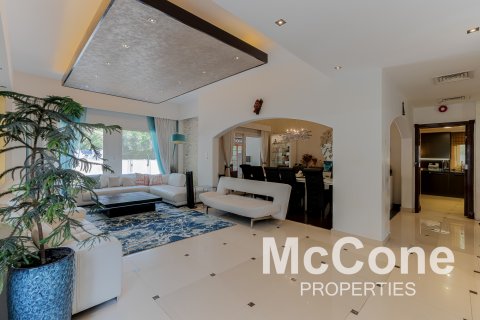 Vila u Meadows, Dubai, UAE 5 spavaćih soba, 582.04 m2 Br. 586970 - fotografija 2