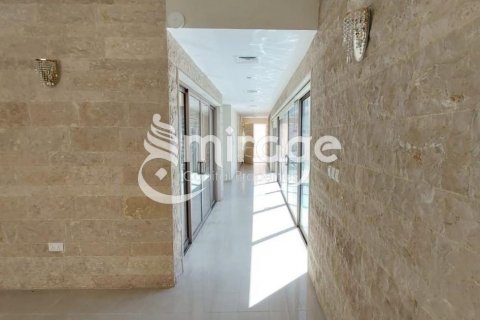 Vilë në Al Raha Gardens, Abu Dhabi, Emiratet e Bashkuara Arabe 5 dhoma gjumi, 615.1 m2. № 596843 - Foto 3