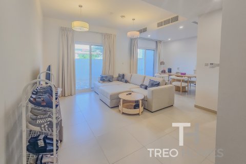 Villa in Dubai, UAE 3 bedrooms, 161 sq.m. № 586484 - photo 2