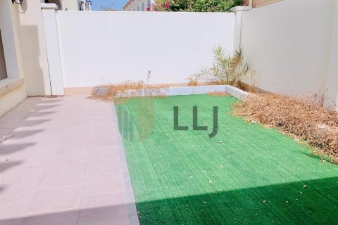 Vilë në Abu Dhabi, Emiratet e Bashkuara Arabe 3 dhoma gjumi, 297.3 m2. № 585705 - Foto 4