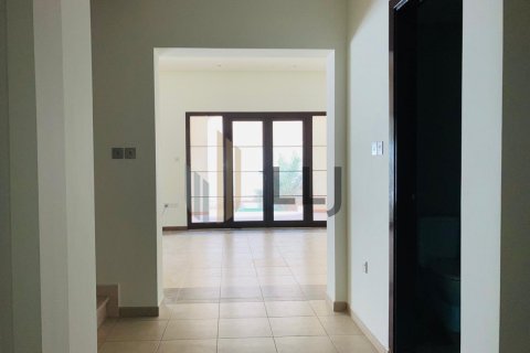 Vilë në Abu Dhabi, Emiratet e Bashkuara Arabe 3 dhoma gjumi, 297.3 m2. № 585705 - Foto 10