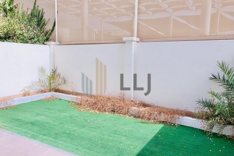 Vilë në Abu Dhabi, Emiratet e Bashkuara Arabe 3 dhoma gjumi, 297.3 m2. № 585705 - Foto 5