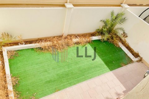 Vilë në Abu Dhabi, Emiratet e Bashkuara Arabe 3 dhoma gjumi, 297.3 m2. № 585705 - Foto 2