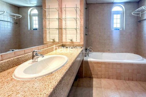 Villa in Jumeirah Islands, Dubai, UAE 5 bedrooms, 990 sq.m. № 626657 - photo 2