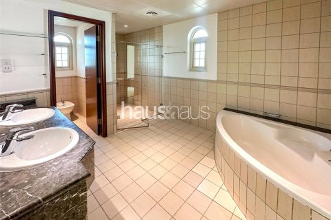Villa in Jumeirah Islands, Dubai, UAE 5 bedrooms, 990 sq.m. № 626657 - photo 16