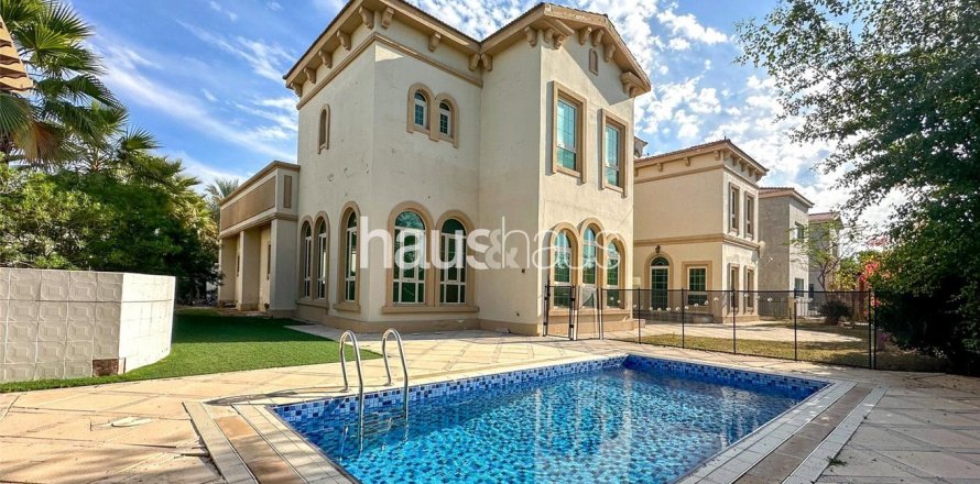Villa in Jumeirah Islands, Dubai, UAE 5 bedrooms, 990 sq.m. № 626657