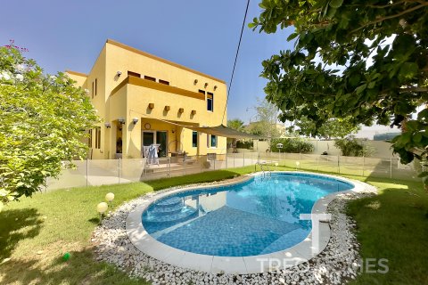 Villa in Jumeirah Park, Dubai, UAE 3 bedrooms, 328 sq.m. № 586383 - photo 2