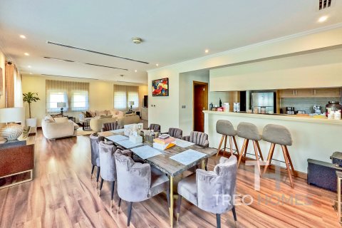 Villa in Jumeirah Park, Dubai, UAE 3 bedrooms, 328 sq.m. № 586383 - photo 9