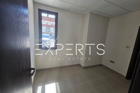 Townhouse in Khalifa City, Abu Dhabi, UAE 3 bedrooms, 149 sq.m. № 577013 - photo 11