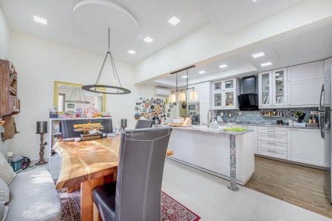 Řadový dům v Al Raha Gardens, Abu Dhabi, SAE 4 ložnice, 240 m² Č.: 594213 - fotografie 2