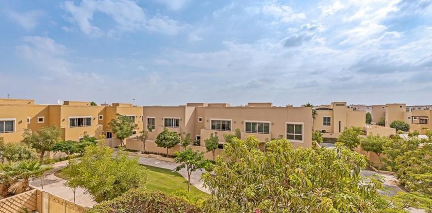Řadový dům v Al Raha Gardens, Abu Dhabi, SAE 4 ložnice, 240 m² Č.: 594213