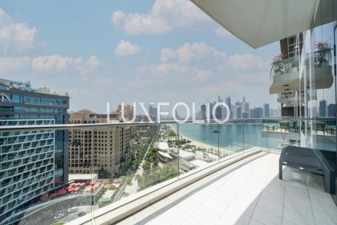 Apartment in Palm Jumeirah, Dubai, UAE 3 bedrooms, 212 sq.m. № 627725 - photo 1