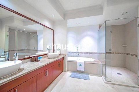 Townhouse in Palm Jumeirah, Dubai, UAE 3 bedrooms, 456 sq.m. № 625824 - photo 16