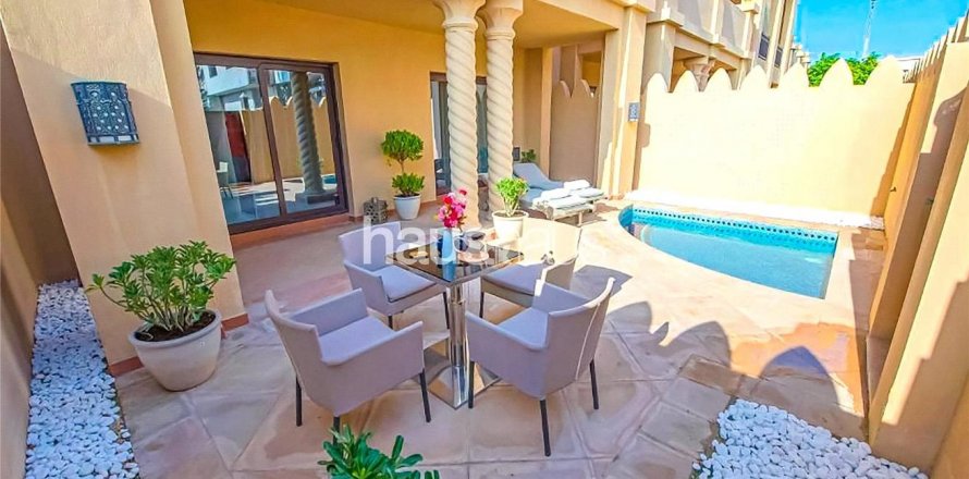 Townhouse in Palm Jumeirah, Dubai, UAE 3 bedrooms, 456 sq.m. № 625824