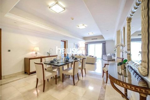 Townhouse in Palm Jumeirah, Dubai, UAE 3 bedrooms, 456 sq.m. № 625824 - photo 8