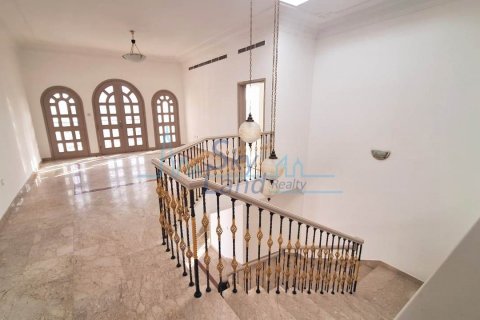Villa zur Miete in Umm Suqeim, Dubai, VAE 5 Schlafzimmer, 464.5 m2 Nr. 590681 - Foto 4