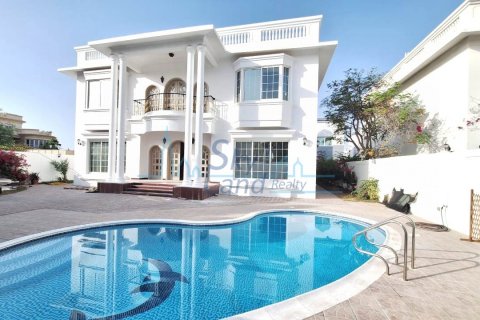 Villa zur Miete in Umm Suqeim, Dubai, VAE 5 Schlafzimmer, 464.5 m2 Nr. 590681 - Foto 1