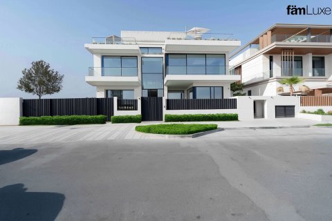 Villa in Dubai, UAE 5 bedrooms, 875 sq.m. № 624889 - photo 4