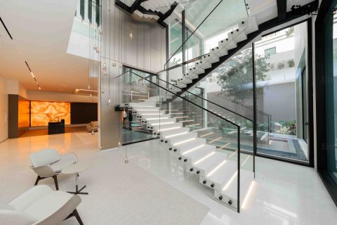 Villa in Dubai, UAE 5 bedrooms, 875 sq.m. № 624889 - photo 6